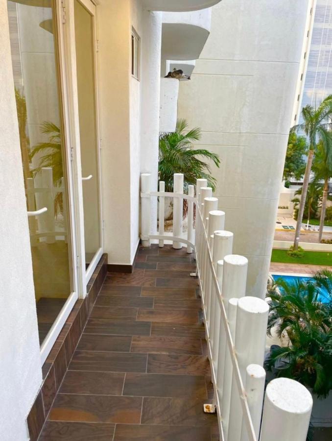 Sky Inn Acapulco Y Condominio Mediterrane Exterior foto